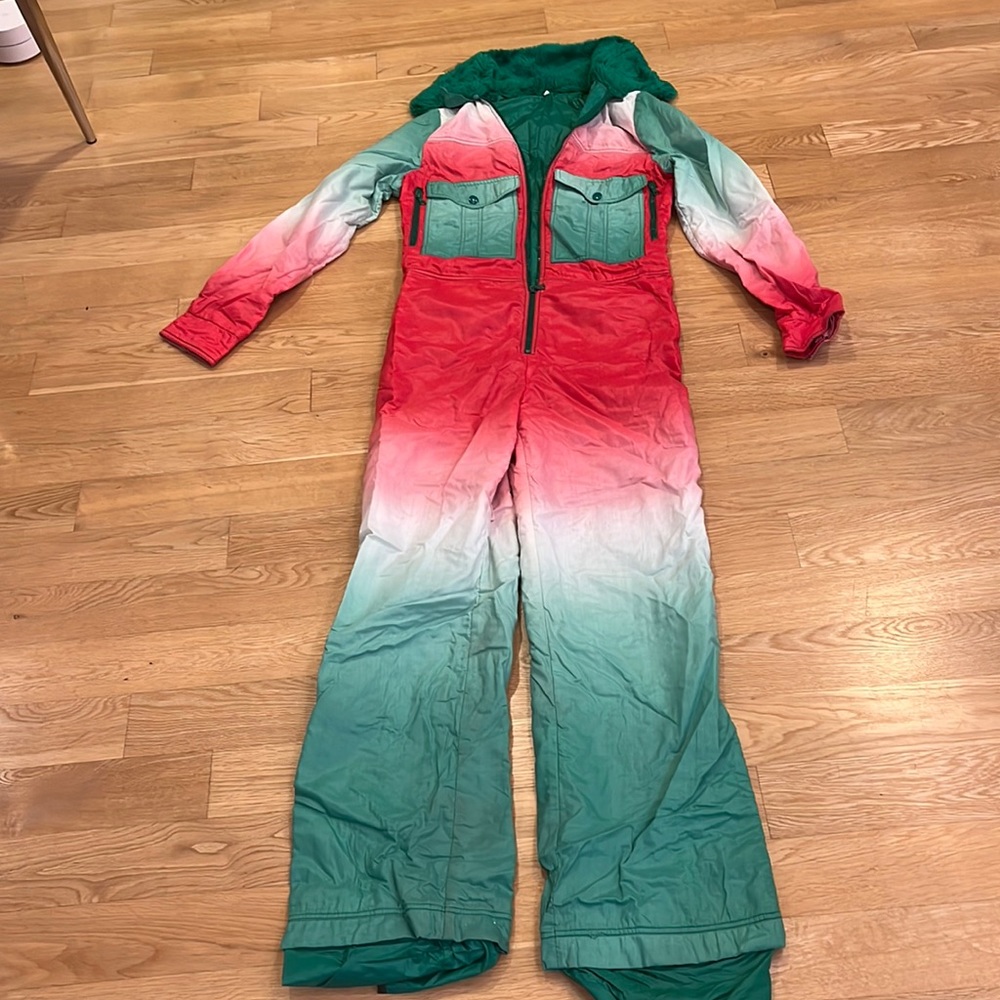 Gorgeous ski- outfit, one piece, new condition.